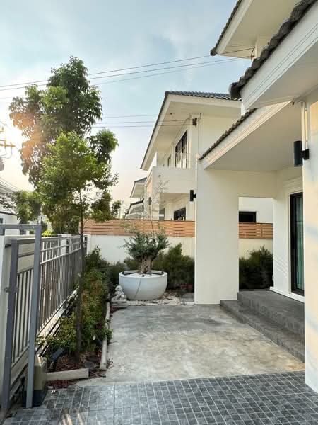 ให้เช่าบ้านแฝด ม.มณีรินทร์มิดทาวน์ บางพระ ศรีราชา, Chon Buri (Pattaya), Bang Phra, Si Racha, Chon Buri (Pattaya), 3 Bedrooms, 150 sqm, Semi-Detached House (Twin House) For Rent, by Dusit Saengfa, 500248608 - DDproperty.com