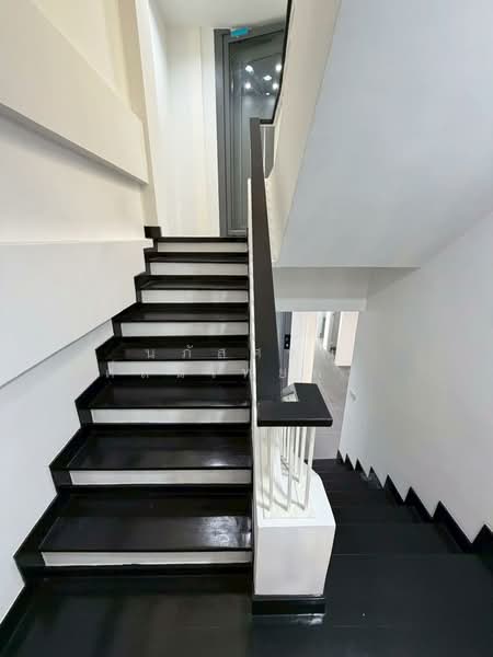 ทาวน์โฮม 4.5 ชั้น พร้อมลิฟต์ - สุขุมวิท101 (Sukhumvit 101) แขวงพระโขนงเหนือ เขตวัฒนา, Bangkok, สุขุมวิท101, Phra Kanong Nua, Watthana, Bangkok, 4 Bedrooms, 200 sqm, Townhouse For Sale, by นภัสศรณ์ วงศ์สินไทยกร (นันท์), 500248614 - DDproperty.com