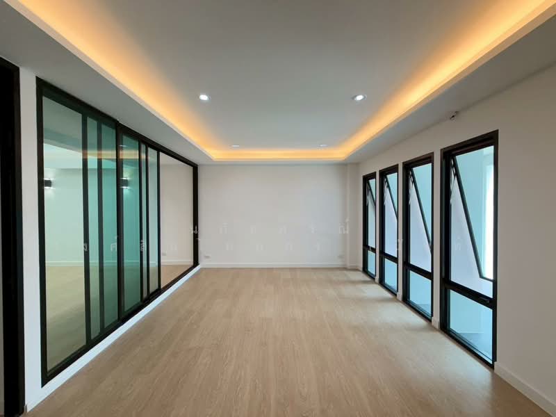 ทาวน์โฮม 4.5 ชั้น พร้อมลิฟต์ - สุขุมวิท101 (Sukhumvit 101) แขวงพระโขนงเหนือ เขตวัฒนา, กรุงเทพ, สุขุมวิท101, พระโขนงเหนือ, วัฒนา, กรุงเทพ, 200 ตร.ม., ทาวน์เฮ้าส์ ขาย, โดย นภัสศรณ์ วงศ์สินไทยกร (นันท์), 500248614 - DDproperty.com