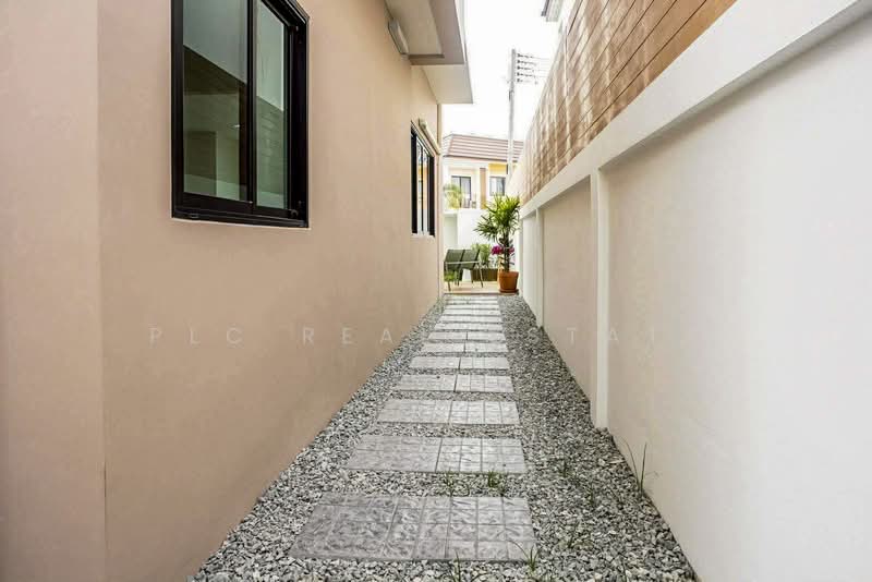 3 Bedroom Pool Villa for Sale in East Pattaya, Chon Buri (Pattaya), Bang Lamung, Bang Lamung (Pattaya), Chon Buri (Pattaya), 3 Bedrooms, 240 sqm, Villa For Sale, by PLC real estate, 500248623 - DDproperty.com