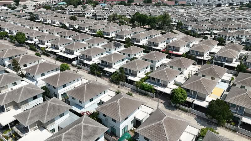 ขายบ้าน ม.ไลฟ์อินเดอะการ์เด้นท์ สวนเสือ ศรีราชา, Chon Buri (Pattaya), Surasak, Si Racha, Chon Buri (Pattaya), 3 Bedrooms, 150 sqm, Semi-Detached House (Twin House) For Sale, by Dusit Saengfa, 500248683 - DDproperty.com