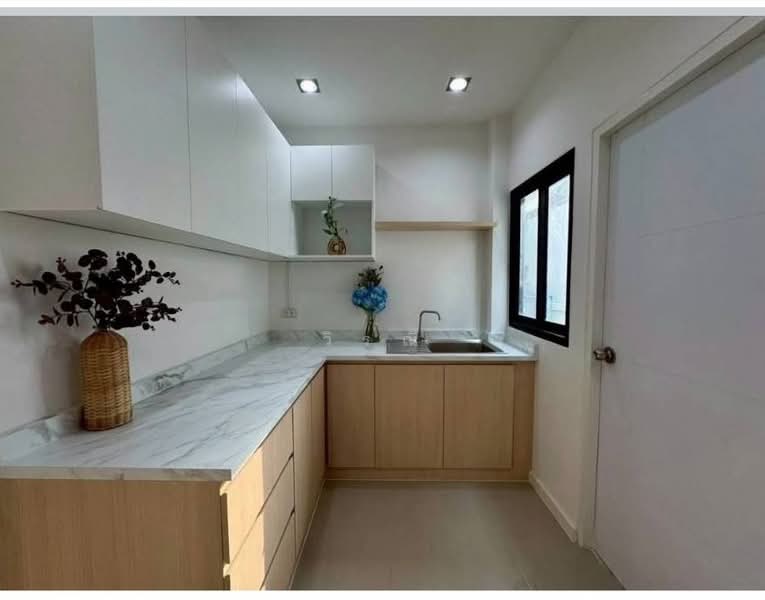 ขายบ้านเดี่ยว 2 ชั้น โครงการชลลดาพร้อมเฟอร์นิเจอร์ใหม่ทั้งหลัง, Nakhon Ratchasima, Mun Wai, Muang Nakhon Ratchasima, Nakhon Ratchasima, 3 Bedrooms, 250 sqm, Single Detached House For Sale, by วิรณี, 500248737 - DDproperty.com