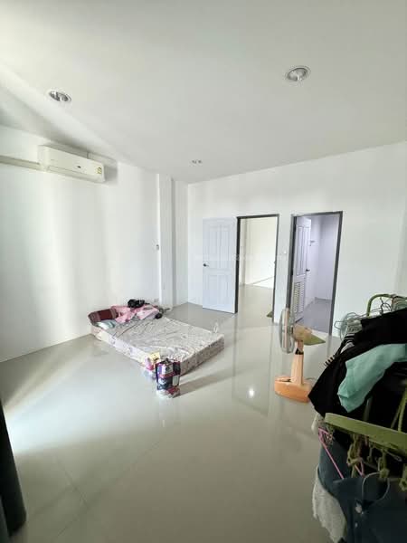 ให้เช่าอาคารพาณิชย์ 2 ชั้นครึ่ง ม.โคโค่ฮิลล์ อ่าวอุดม แหลมฉบัง ศรีราชา, Chon Buri (Pattaya), Thung Suk La, Si Racha, Chon Buri (Pattaya), , 100 sqm, Shophouse For Rent, by Dusit Saengfa, 500248744 - DDproperty.com