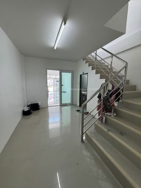 ให้เช่าอาคารพาณิชย์ 2 ชั้นครึ่ง ม.โคโค่ฮิลล์ อ่าวอุดม แหลมฉบัง ศรีราชา, Chon Buri (Pattaya), Thung Suk La, Si Racha, Chon Buri (Pattaya), , 100 sqm, Shophouse For Rent, by Dusit Saengfa, 500248744 - DDproperty.com