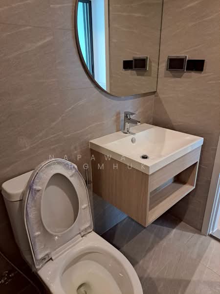 Reference Sathorn-Wongwianyai, Bangkok, Krung Thonburi 2 Alley, Bang Lam Phu Lang, Khlong San, Bangkok, 1 Bedroom, 32 sqm, Condo For Rent, by Napawadee Homhuk, 500248757 - DDproperty.com