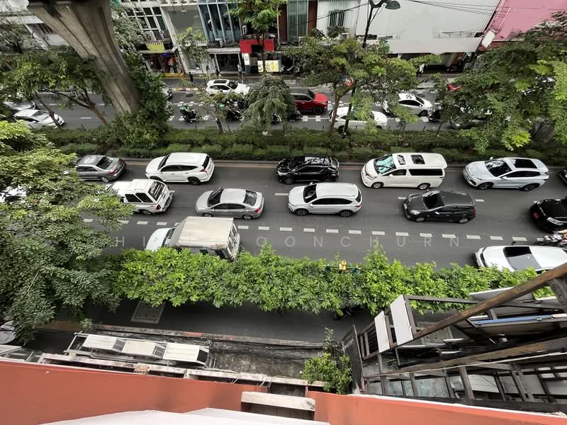 For Rent - Retail Space Sukhumvit Road 200 meters from Thong Lo BTS, Bangkok