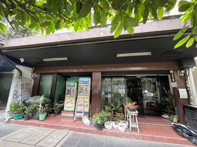 For Rent - Retail Space Sukhumvit Road 200 meters from Thong Lo BTS, Bangkok