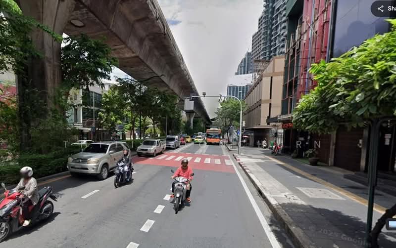 For Rent - Retail Space Sukhumvit Road 200 meters from Thong Lo BTS, Bangkok