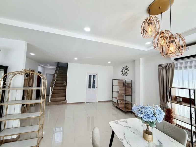 ขายบ้านเดี่ยวหลังใหญ่ หลังมุม ม.ธาดาพาร์คเวย์ล่า ใกล้โรบินสันบ่อวิน, ชลบุรี, บ่อวิน, ศรีราชา, ชลบุรี, 350 ตร.ม., บ้านเดี่ยว ขาย, โดย ดุสิต แสงฟ้า, 500248770 - DDproperty.com