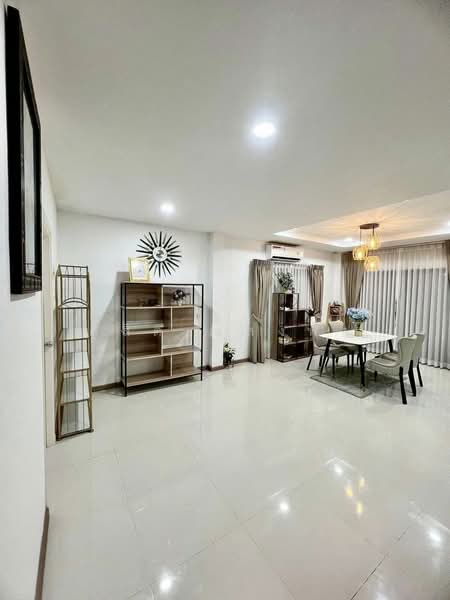 ขายบ้านเดี่ยวหลังใหญ่ หลังมุม ม.ธาดาพาร์คเวย์ล่า ใกล้โรบินสันบ่อวิน, ชลบุรี, บ่อวิน, ศรีราชา, ชลบุรี, 350 ตร.ม., บ้านเดี่ยว ขาย, โดย ดุสิต แสงฟ้า, 500248770 - DDproperty.com