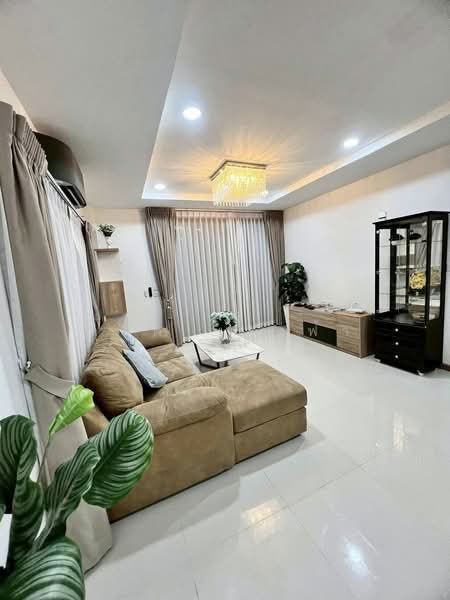 ขายบ้านเดี่ยวหลังใหญ่ หลังมุม ม.ธาดาพาร์คเวย์ล่า ใกล้โรบินสันบ่อวิน, Chon Buri (Pattaya), Bo Win, Si Racha, Chon Buri (Pattaya), 4 Bedrooms, 350 sqm, Single Detached House For Sale, by Dusit Saengfa, 500248770 - DDproperty.com