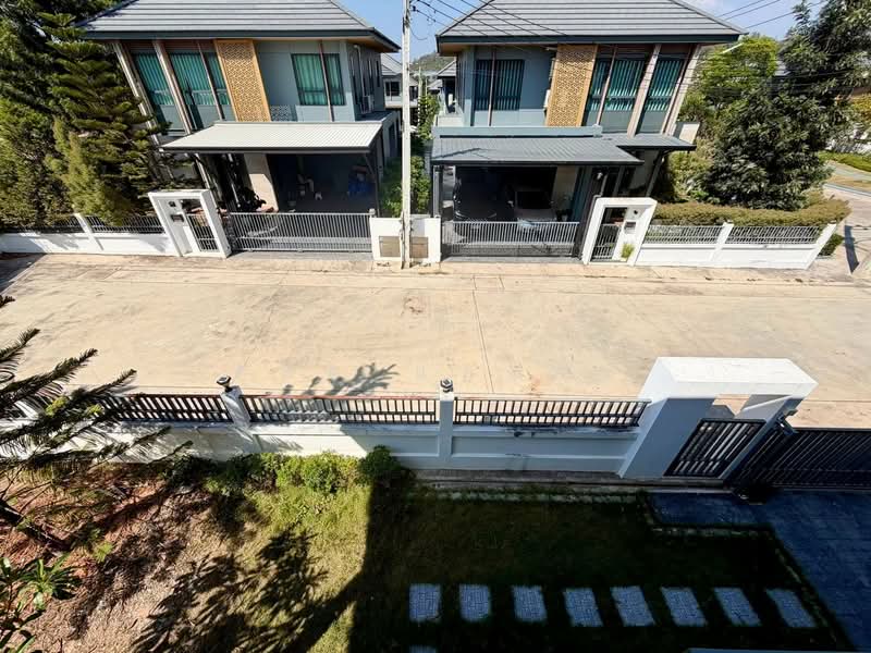 ขายบ้านเดี่ยวหลังใหญ่ หลังมุม ม.ธาดาพาร์คเวย์ล่า ใกล้โรบินสันบ่อวิน, Chon Buri (Pattaya), Bo Win, Si Racha, Chon Buri (Pattaya), 4 Bedrooms, 350 sqm, Single Detached House For Sale, by Dusit Saengfa, 500248770 - DDproperty.com