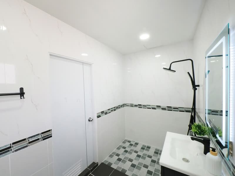 เขายราคาพิเศษ บ้านเดี่ยว 2 ชั้น โครงการเบญจทรัพย์นคร ขนาด 126.1 ตร.ว ขนาด 6 นอน 2 น้ำ บ้านหลังใหญ่ เ, Samut Sakhon, Khok Kham, Muang Samut Sakhon, Samut Sakhon, 6 Bedrooms, 600 sqm, Single Detached House For Sale, by wipa รุ่งธุระ, 500248776 - DDproperty.com