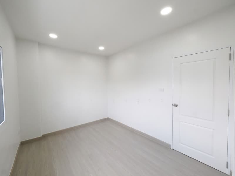 เขายราคาพิเศษ บ้านเดี่ยว 2 ชั้น โครงการเบญจทรัพย์นคร ขนาด 126.1 ตร.ว ขนาด 6 นอน 2 น้ำ บ้านหลังใหญ่ เ, Samut Sakhon, Khok Kham, Muang Samut Sakhon, Samut Sakhon, 6 Bedrooms, 600 sqm, Single Detached House For Sale, by wipa รุ่งธุระ, 500248776 - DDproperty.com