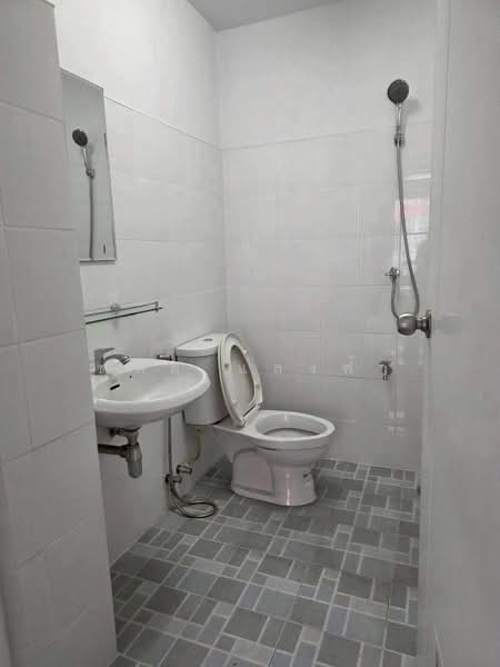 ให้เช่าอาคารพาณิชย์ 3 ชั้นครึ่ง ติดถนนมอเวย์ ศรีราชา, Chon Buri (Pattaya), Surasak, Si Racha, Chon Buri (Pattaya), , 80 sqm, Shophouse For Rent, by Dusit Saengfa, 500248777 - DDproperty.com