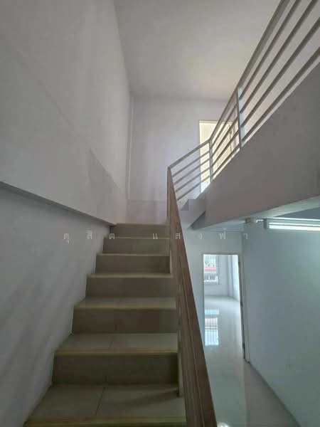 ให้เช่าอาคารพาณิชย์ 3 ชั้นครึ่ง ติดถนนมอเวย์ ศรีราชา, Chon Buri (Pattaya), Surasak, Si Racha, Chon Buri (Pattaya), , 80 sqm, Shophouse For Rent, by Dusit Saengfa, 500248777 - DDproperty.com