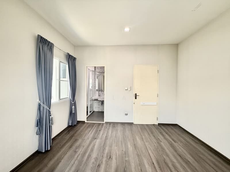 Mantana Lake Watcharapol, Bangkok, Sukhaphiban 5 Road, O-Ngoen, Sai Mai, Bangkok, 4 Bedrooms, 330 sqm, Single Detached House For Sale, by Paula ., 500248780 - DDproperty.com