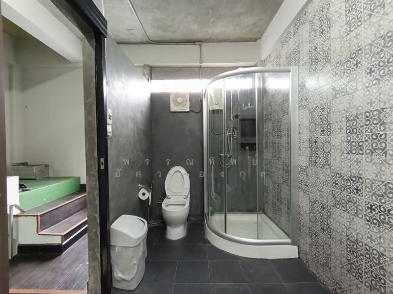 อาคารพาณิชย์ 2 คูหา อยู่หน้าสำนักงานเขตประเวศ, Bangkok, Prawet, Prawet, Bangkok, , 400 sqm, Office Space For Sale, by พรรณทิพย์ อัศวทองกุล, 500248793 - DDproperty.com