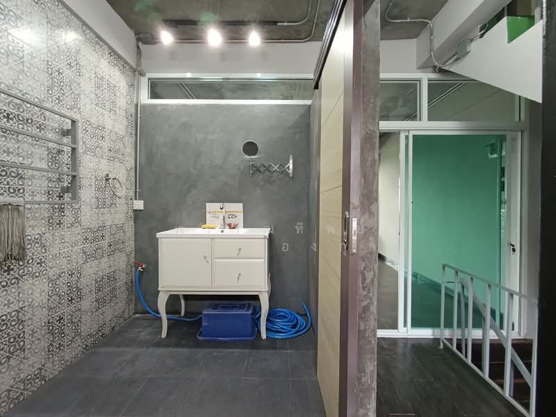 อาคารพาณิชย์ 2 คูหา อยู่หน้าสำนักงานเขตประเวศ, Bangkok, Prawet, Prawet, Bangkok, , 400 sqm, Office Space For Sale, by พรรณทิพย์ อัศวทองกุล, 500248793 - DDproperty.com