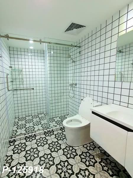 The Prime Suites, Bangkok, 17 Sukhumvit Soi 18, Khlong Toei, Khlong Toei, Bangkok, 1 Bedroom, 35 sqm, Condo For Rent, by Nichaphat Sakunchayapha, 500248886 - DDproperty.com