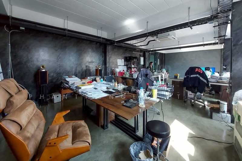 For Sale - Warehouse sale with office of 3-storey Bangpoo Praeksa building There is a staff residence, Samut Prakan