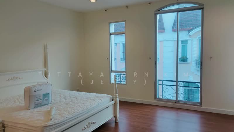 Baan Klangmuang Grand De Paris Ratchada, Bangkok, Pradit Manutham Road, Wang Thonglang, Wang Thonglang, Bangkok, 3 Bedrooms, 195 sqm, Townhouse For Rent, by Tittayaporn Kim (Jenny), 500249158 - DDproperty.com