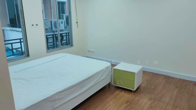 Baan Klangmuang Grand De Paris Ratchada, Bangkok, Pradit Manutham Road, Wang Thonglang, Wang Thonglang, Bangkok, 3 Bedrooms, 195 sqm, Townhouse For Rent, by Tittayaporn Kim (Jenny), 500249158 - DDproperty.com