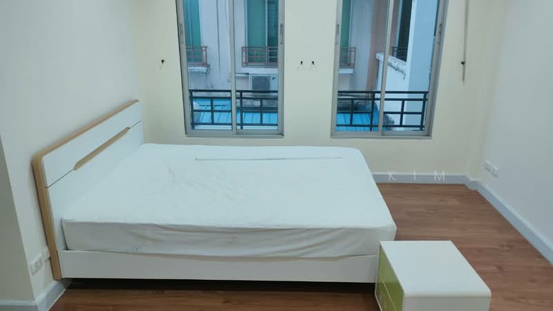 Baan Klangmuang Grand De Paris Ratchada, Bangkok, Pradit Manutham Road, Wang Thonglang, Wang Thonglang, Bangkok, 3 Bedrooms, 195 sqm, Townhouse For Rent, by Tittayaporn Kim (Jenny), 500249158 - DDproperty.com