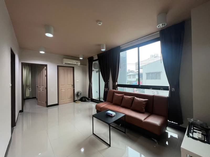 Chateau In Town Ratchada 10, Bangkok, - Soi Ratchadapisek 10 intersection 7 Ratchadapisek Road, Huai Khwang, Huai Khwang, Bangkok, 2 Bedrooms, 48 sqm, Condo For Sale, by วรัทยา สีหนาทสกุล, 500249172 - DDproperty.com