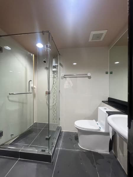 Chateau In Town Ratchada 10, Bangkok, - Soi Ratchadapisek 10 intersection 7 Ratchadapisek Road, Huai Khwang, Huai Khwang, Bangkok, 2 Bedrooms, 48 sqm, Condo For Sale, by วรัทยา สีหนาทสกุล, 500249172 - DDproperty.com