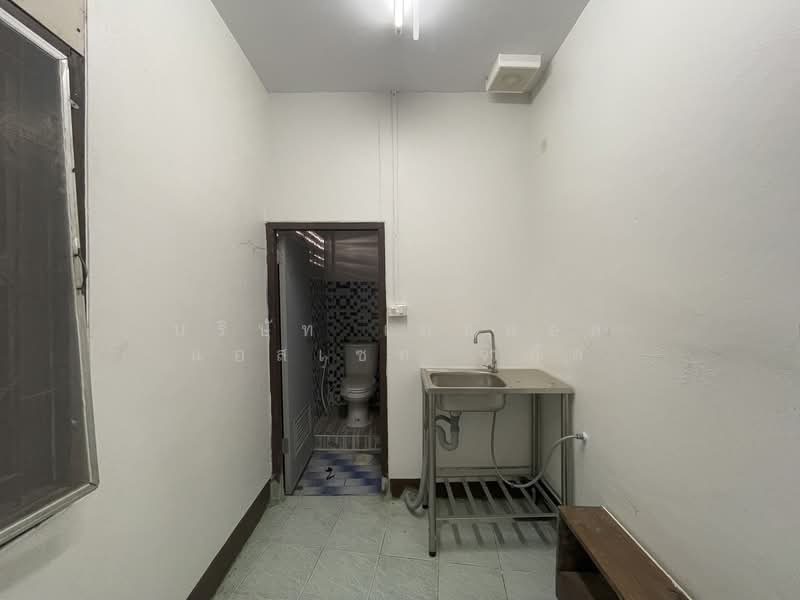 ขาย - ที่ดินพร้อมสิ่งปลูกสร้าง ห้องเช่า 15 ห้อง หนองบัว นครสวรรค์, นครสวรรค์