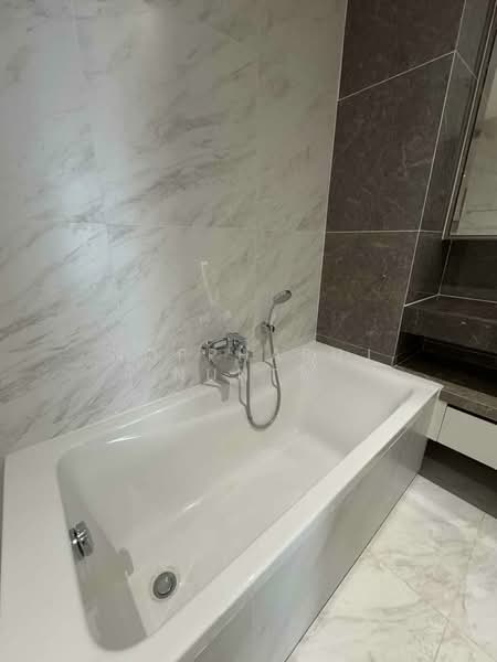 Fynn Asoke, Bangkok, 28 Sukhumvit 10 Alley, Khlong Toei, Khlong Toei, Bangkok, 2 Bedrooms, 41 sqm, Condo For Rent, by Noppharuj Nunta, 500249233 - DDproperty.com