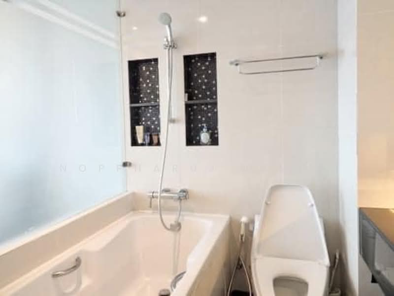 Sathorn Gardens, Bangkok, 39 South Sathorn Road, Thung Maha Mek, Sathon, Bangkok, 3 Bedrooms, 200 sqm, Condo For Rent, by Noppharuj Nunta, 500249270 - DDproperty.com