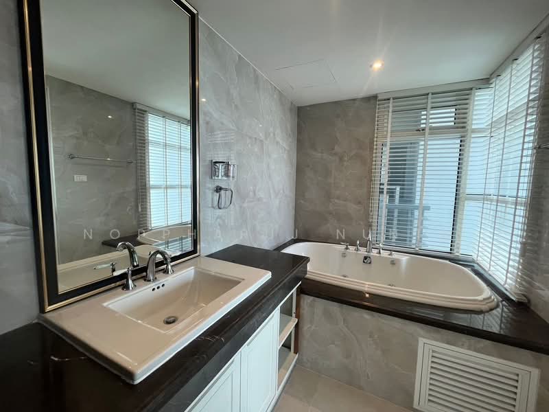 Fullerton Sukhumvit, Bangkok, Sukhumvit Road, Khlong Tan Nua, Watthana, Bangkok, 3 Bedrooms, 170 sqm, Condo For Rent, by Noppharuj Nunta, 500249286 - DDproperty.com