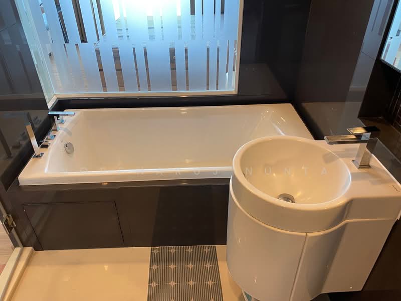 Rhythm Sathorn, Bangkok, 141 Soi Sathorn 21, Yan Nawa, Sathon, Bangkok, 2 Bedrooms, 66 sqm, Condo For Rent, by Noppharuj Nunta, 500249329 - DDproperty.com