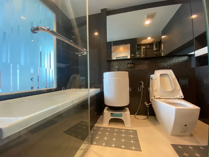 Rhythm Sathorn, Bangkok, 141 Soi Sathorn 21, Yan Nawa, Sathon, Bangkok, 2 Bedrooms, 66 sqm, Condo For Rent, by Noppharuj Nunta, 500249329 - DDproperty.com