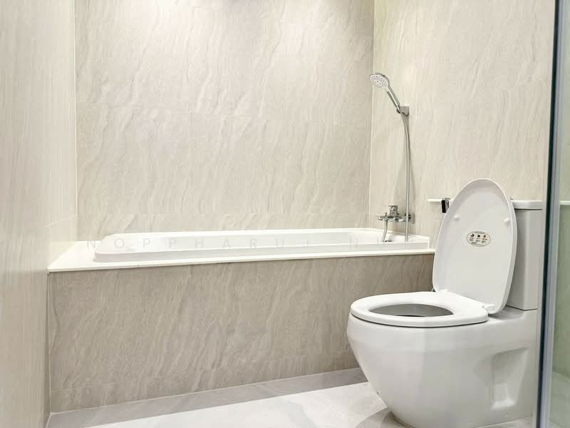 Grand Langsuan, Bangkok, Soi Lang Suan ,Ploenchit Road, Lumphini, Pathum Wan, Bangkok, 3 Bedrooms, 146 sqm, Condo For Rent, by Noppharuj Nunta, 500249388 - DDproperty.com