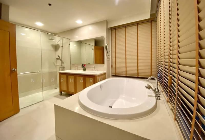 The Emporio Place, Bangkok, 93 Soi Sukhumvit 24, Sukhumvit Road, Khong Tan, Khlong Toei, Bangkok, 3 Bedrooms, 162 sqm, Condo For Rent, by Noppharuj Nunta, 500249485 - DDproperty.com
