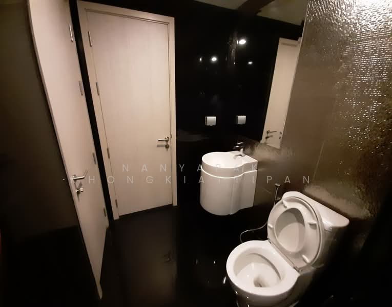 Rhythm Sukhumvit 36-38, Bangkok, 55 Soi Sukhumvit 36, Sukhumvit Road, Phra Kanong, Khlong Toei, Bangkok, 2 Bedrooms, 55 sqm, Condo For Rent, by Nanyapak Khongkiattipan, 500249670 - DDproperty.com