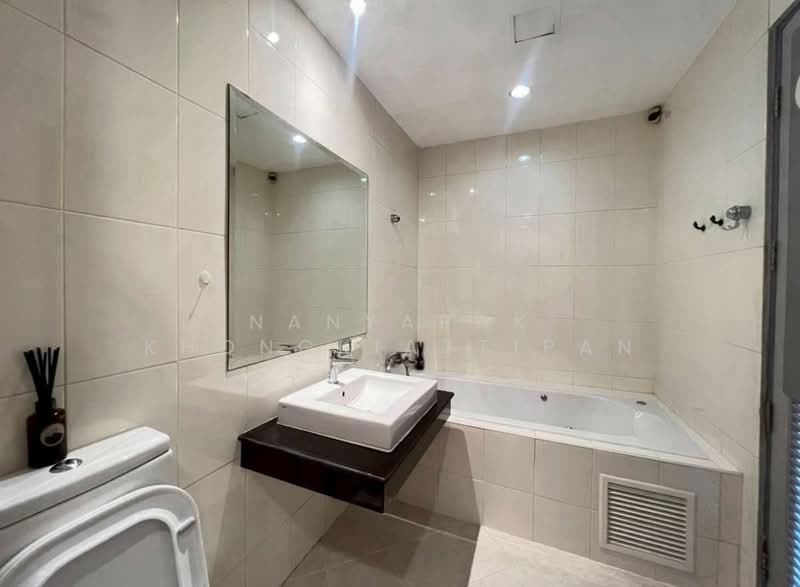 The Master Centrium Asoke-Sukhumvit, Bangkok, Sukhumvit 21, Khlongtoei Nua, Watthana, Bangkok, 2 Bedrooms, 72 sqm, Condo For Rent, by Nanyapak Khongkiattipan, 500249703 - DDproperty.com