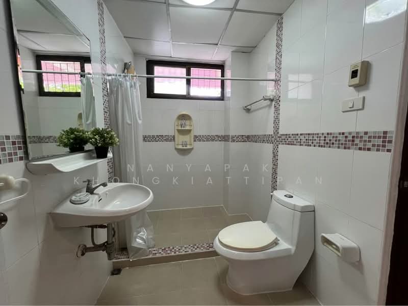 Swasdi Mansion, Bangkok, 273 Soi Sukhumvit 31, Khlong Tan Nua, Watthana, Bangkok, 3 Bedrooms, 194 sqm, Apartment For Rent, by Nanyapak Khongkiattipan, 500249790 - DDproperty.com