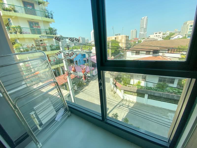 Lloyd Soonvijai-Thonglor, Bangkok, Soi Phetchaburi 47, Phetchaburi Road, Bang Kapi, Huai Khwang, Bangkok, 1 Bedroom, 28 sqm, Condo For Rent, by Nanyapak Khongkiattipan, 500249841 - DDproperty.com