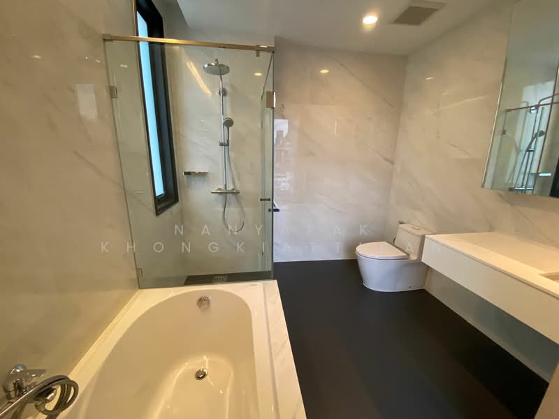 Vana Residence Sukhumvit 26, Bangkok, 38 Soi Attrakravee1, Sukhumvit 26 Road, Khong Tan, Khlong Toei, Bangkok, 4 Bedrooms, 376 sqm, Apartment For Rent, by Nanyapak Khongkiattipan, 500249848 - DDproperty.com