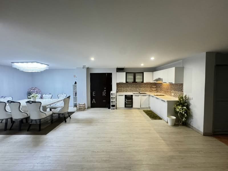 Le Cosi Ekamai 28, Bangkok, Sukhumvit, Khlong Tan Nua, Watthana, Bangkok, 3 Bedrooms, 144 sqm, Condo For Rent, by Teerapat Utha-aroon, 500249912 - DDproperty.com