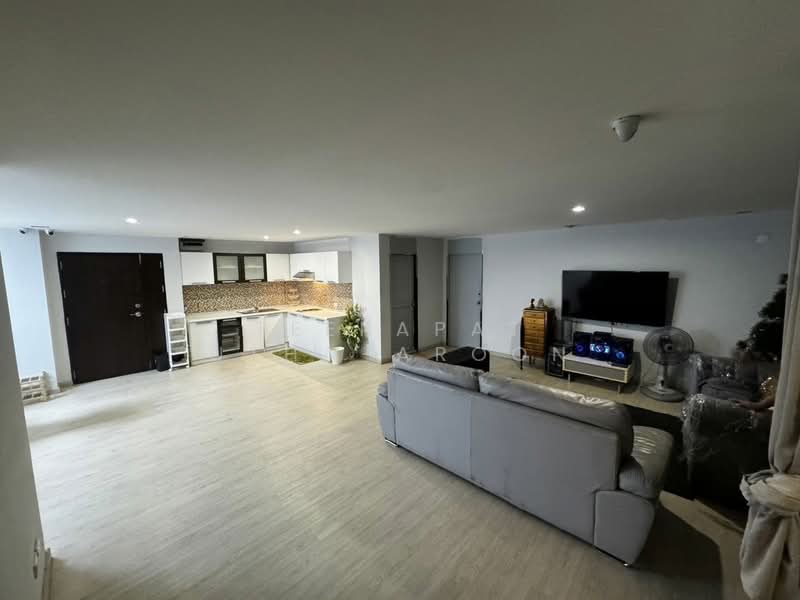 Le Cosi Ekamai 28, Bangkok, Sukhumvit, Khlong Tan Nua, Watthana, Bangkok, 3 Bedrooms, 144 sqm, Condo For Sale, by Teerapat Utha-aroon, 500250053 - DDproperty.com