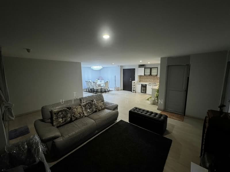 Le Cosi Ekamai 28, Bangkok, Sukhumvit, Khlong Tan Nua, Watthana, Bangkok, 3 Bedrooms, 144 sqm, Condo For Sale, by Teerapat Utha-aroon, 500250053 - DDproperty.com