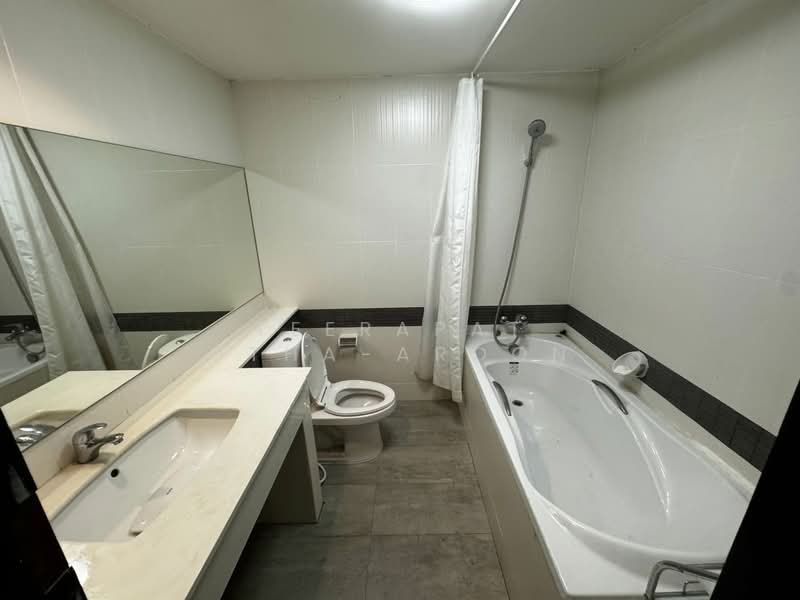 Le Cosi Ekamai 28, Bangkok, Sukhumvit, Khlong Tan Nua, Watthana, Bangkok, 3 Bedrooms, 144 sqm, Condo For Sale, by Teerapat Utha-aroon, 500250053 - DDproperty.com