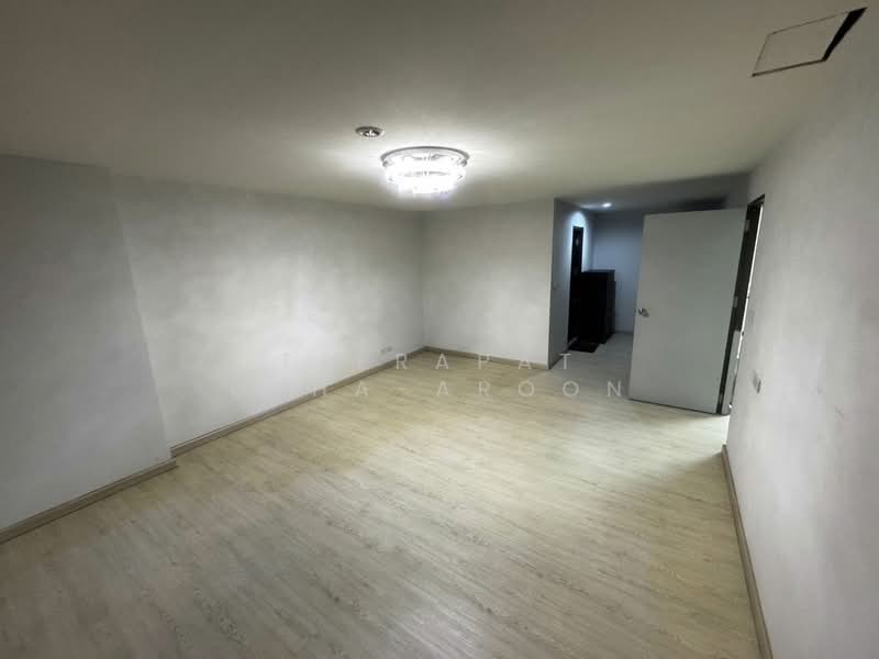 Le Cosi Ekamai 28, Bangkok, Sukhumvit, Khlong Tan Nua, Watthana, Bangkok, 3 Bedrooms, 144 sqm, Condo For Sale, by Teerapat Utha-aroon, 500250053 - DDproperty.com