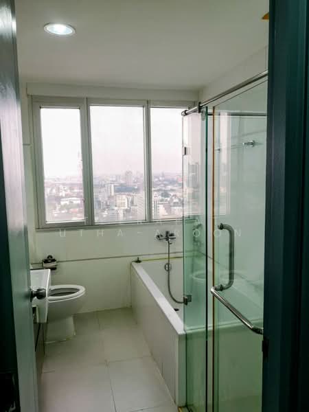 Thru Thonglor, Bangkok, Petchaburi Road, Bang Kapi, Huai Khwang, Bangkok, 2 Bedrooms, 66 sqm, Condo For Rent, by Teerapat Utha-aroon, 500250082 - DDproperty.com