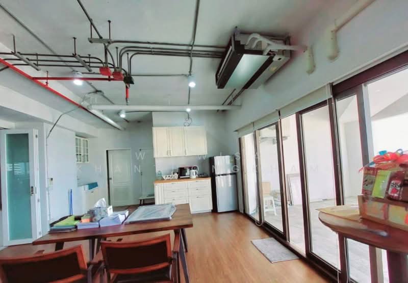 State Tower : อาคารสเตททาวเวอร์, กรุงเทพ, 1055 ถนนสีลม, สีลม, บางรัก, กรุงเทพ, 130 ตร.ม., คอนโด ขาย, โดย Wanwisa Khanthongkham, 500250094 - DDproperty.com